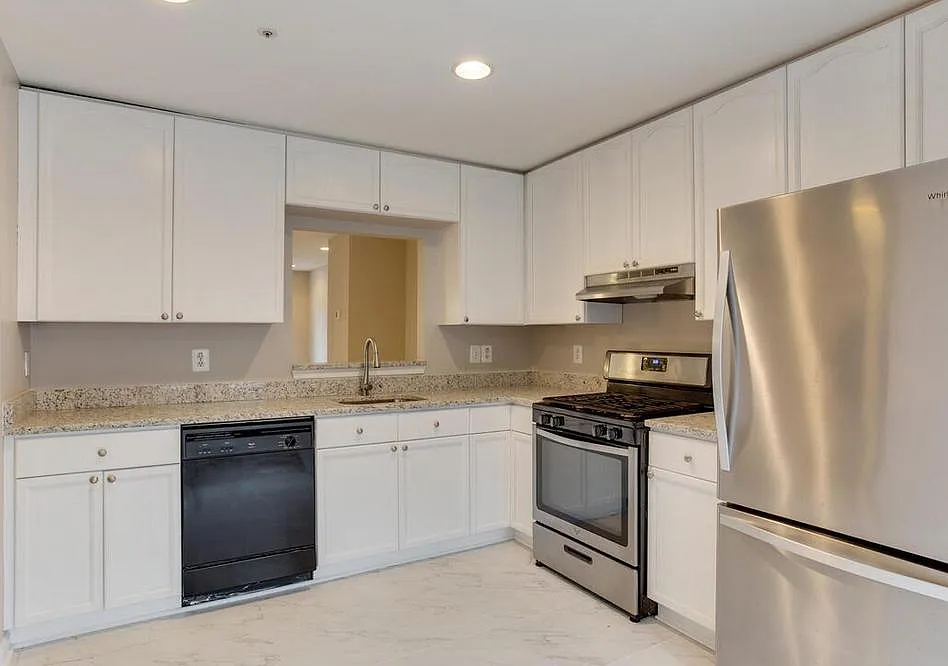 4 bed, 3.5 bath, 1800 sqft, $3,300 — Photo 3