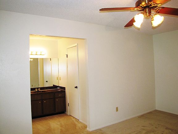 5th image of 207 Woodmont Dr