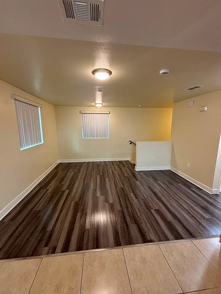 3 bed, 1251 sqft, $3,500 — Photo 4
