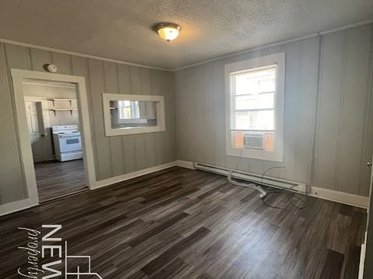 458 Arch St — Photo 5
