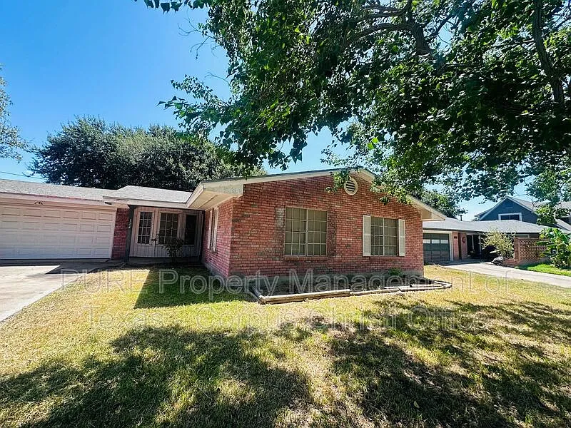 3 bed, 2.0 bath, 1400 sqft, $2,100 — Photo 4