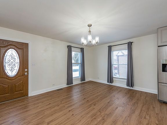 2nd image of 1902 Ash St