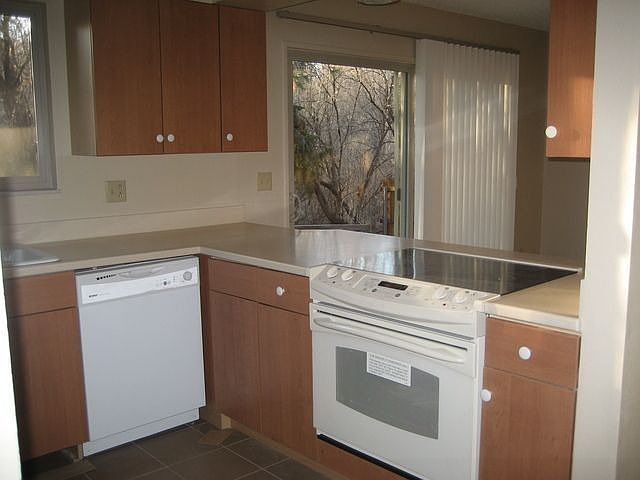 2nd image of 2735 Flintridge Cir