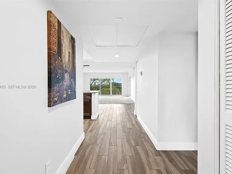 3050 N Palm Aire Dr #501 — Photo 4