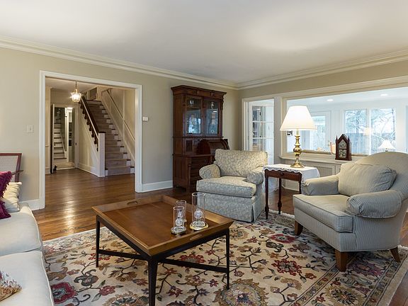3rd image of 920 Cambridge Dr SE