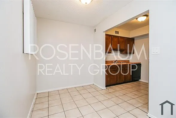 1050 W University Dr #201 — Photo 7