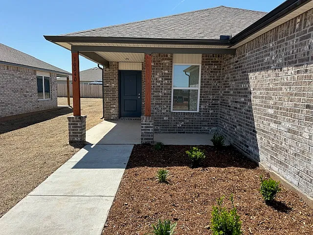 3 bed, 1301 sqft, $1,595 — Photo 2