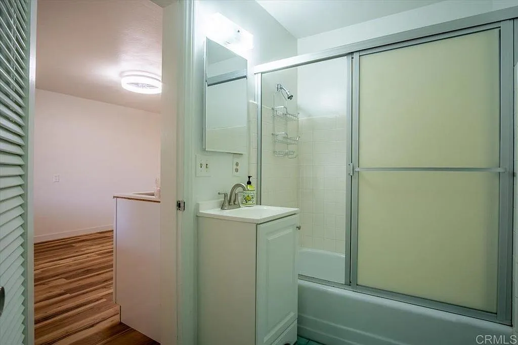 1 bed, 1.0 bath, 450 sqft, $1,900 — Photo 3