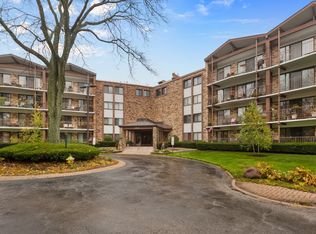 250 W Parliament Pl APT 101, Mount Prospect, IL 60056