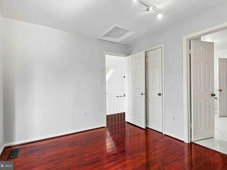 8421 Hollis Ln — Photo 8