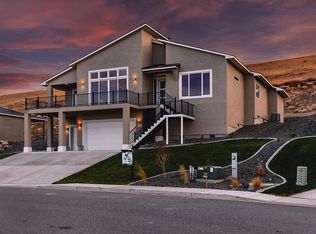 1567 W 52nd Ave, Kennewick, WA 99337