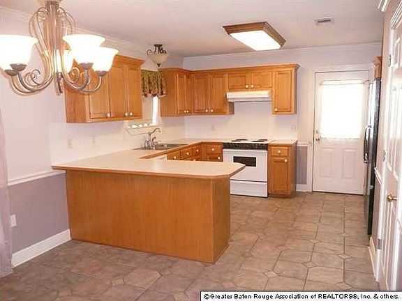 5th image of 920 Kathryn Dr