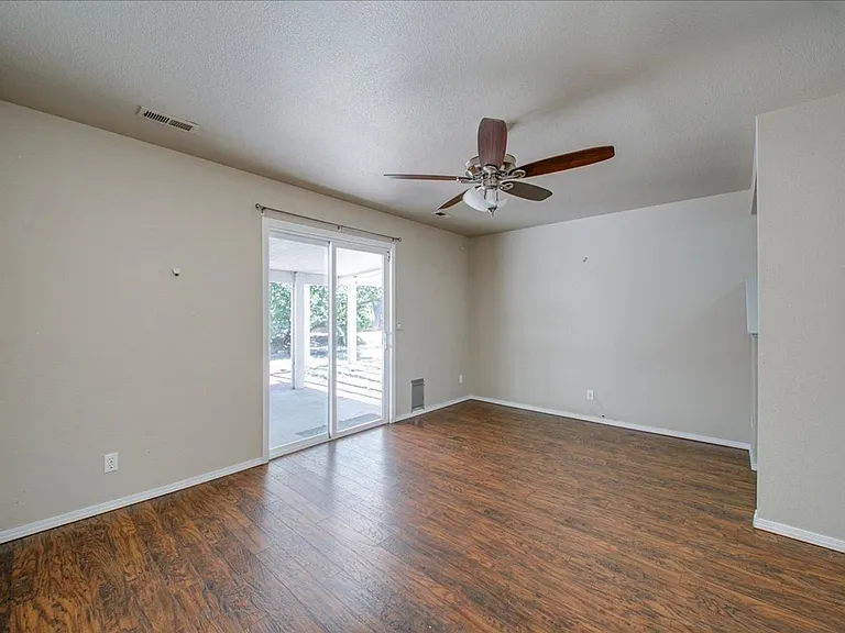 1802 N Heath Ave — Photo 22