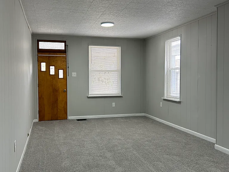 506 E Center St — Photo 5