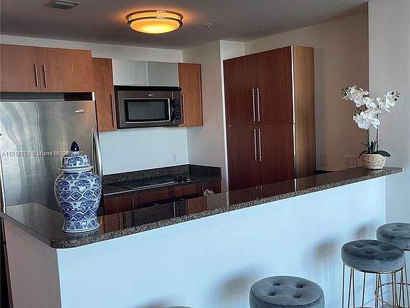 4th image of 300 S Biscayne Blvd #T-2207