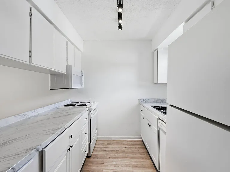 2305 Seaside Dr — Photo 8
