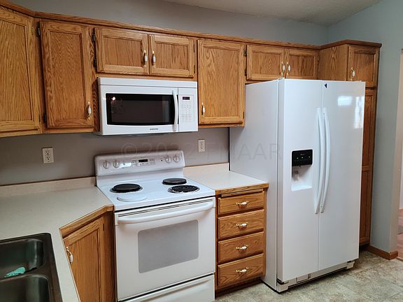 4th image of 1402 Suntree Dr