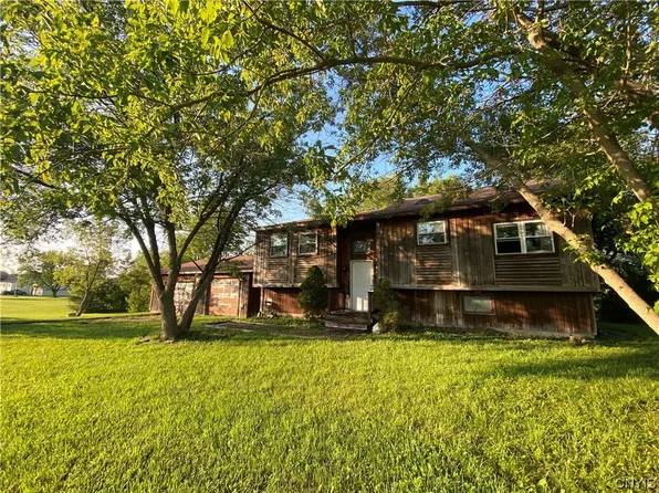8204 N Court St, Canastota, NY 13032