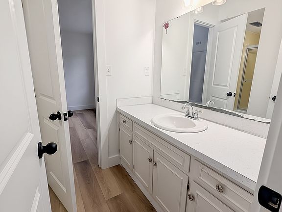 5th image of 405 72nd Ave N APT 10