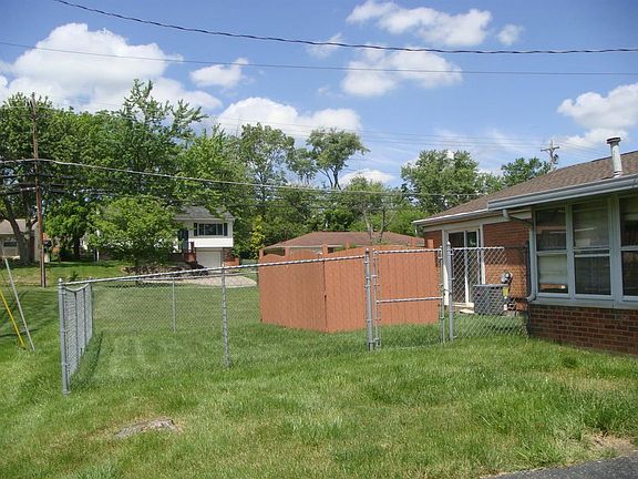4th image of 745 Glensprings Dr