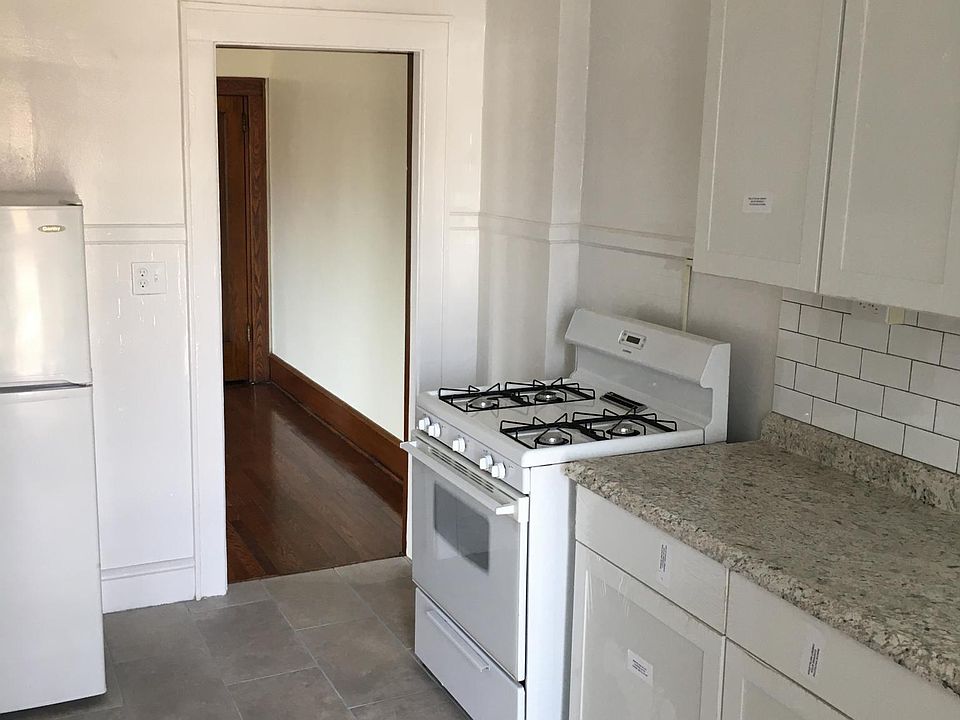 1st image of 782 Wyoming Ave APT 3