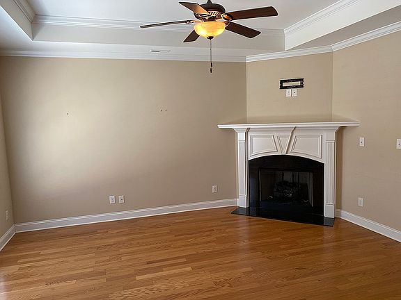 5th image of 1056 Villas Dr