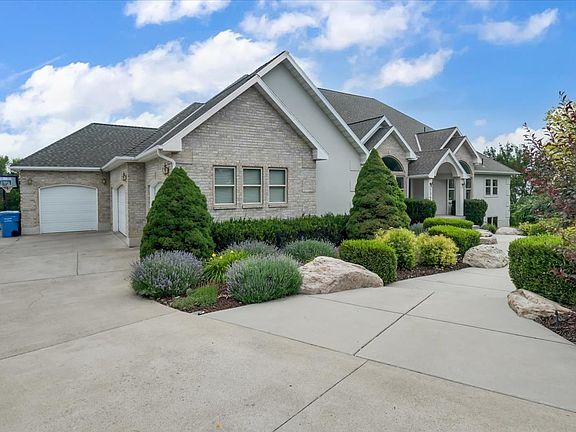 4th image of 2945 N Canyon Ridge Dr