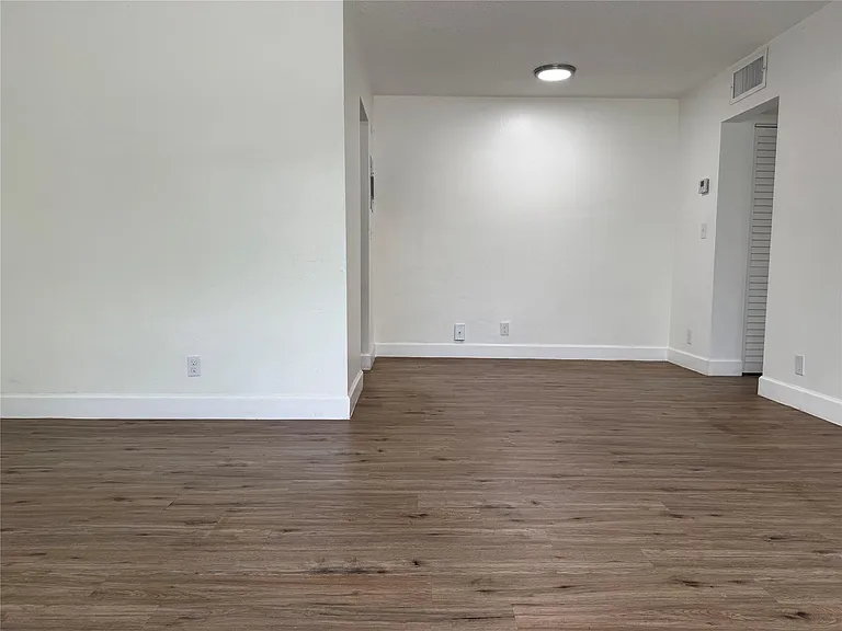 1857 Jefferson St #205 — Photo 3