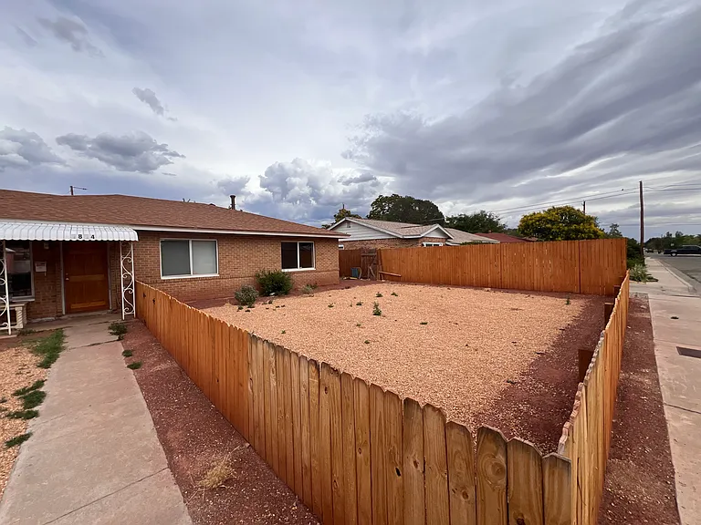 1814 Valencia Dr NE — Photo 3