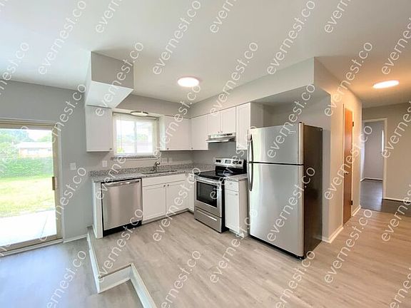 2nd image of 2208 Wilshire St