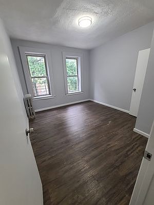 4th image of 1010 Longfellow Ave APT 2R