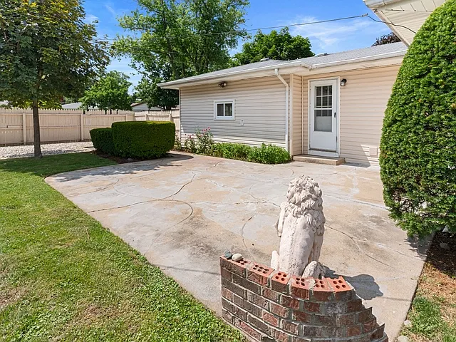 329 Marion Ct — Photo 36