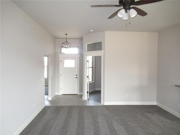 3rd image of 601 Hazelwood Ln