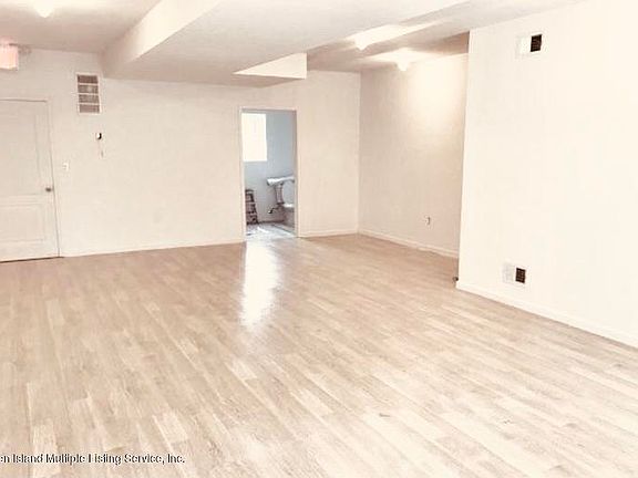 3rd image of 315 York Ave