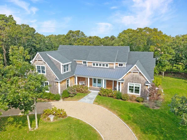 32 Marthas Rd, Edgartown, MA 02539