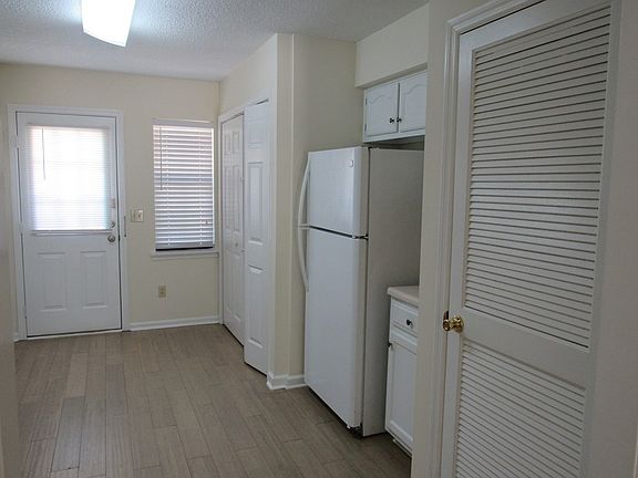 4th image of 114 Southgate Dr