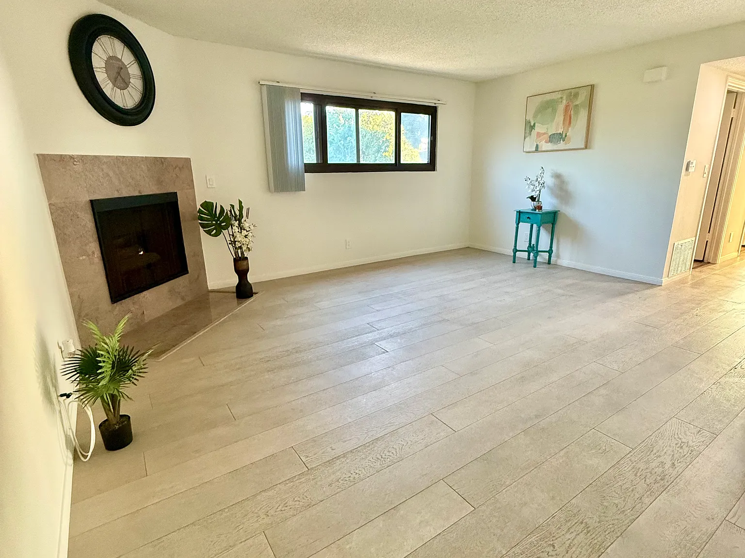 512 W Imperial Ave — Photo 4