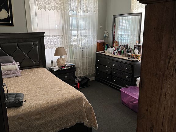 5th image of 1758 W River Dr