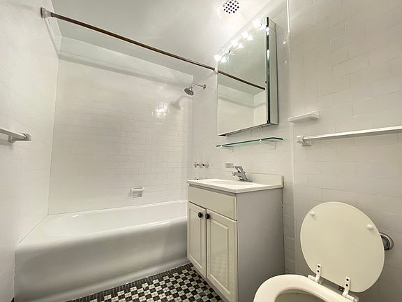 5th image of 161 W 16th St #18FF