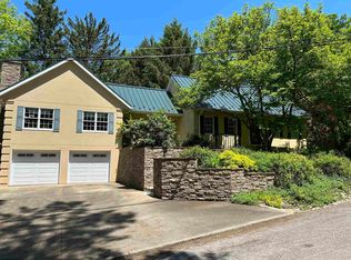 4 Candlelight Dr, Morgantown, WV 26508