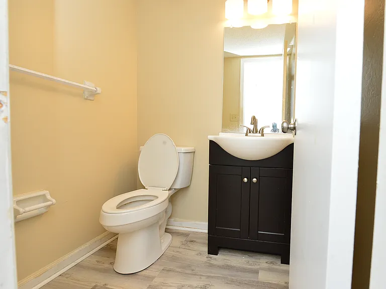 806 Jamestowne Dr — Photo 12