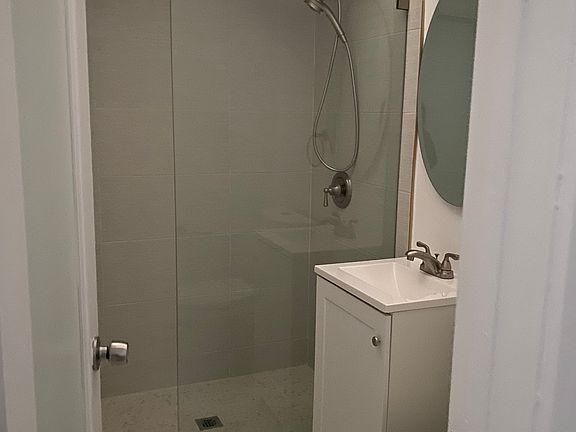 4th image of 760 NE 122nd St APT 1