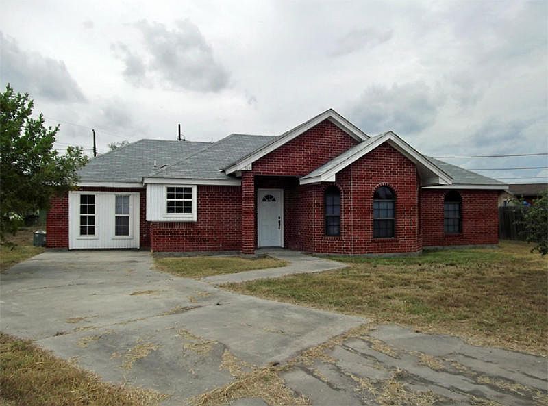 1st image of 304 Lone Oak Ct