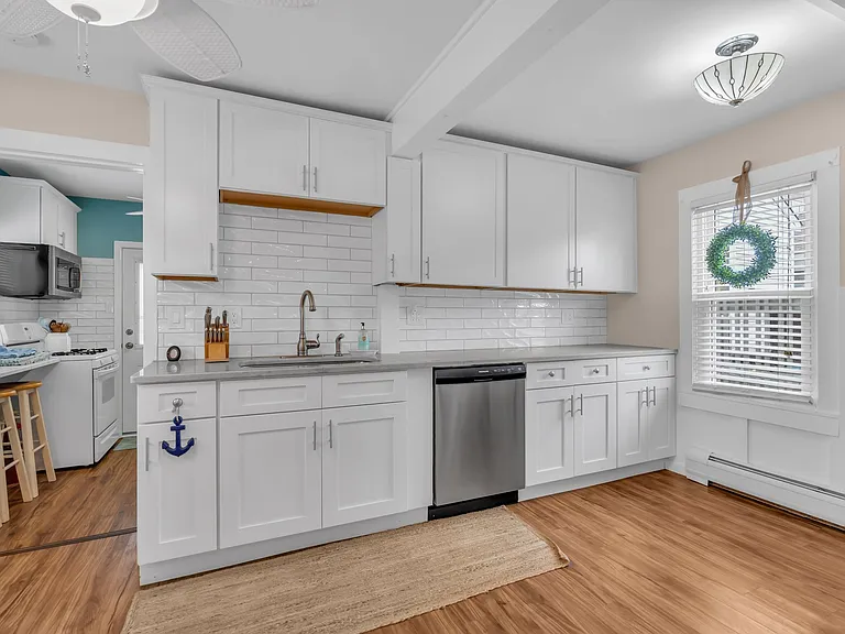 227 Bay Ter — Photo 14
