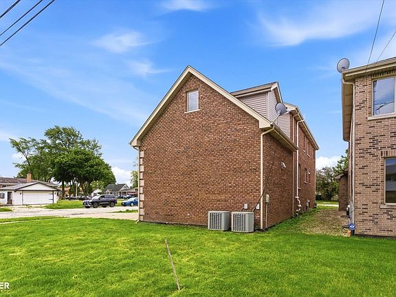 5th image of 5900 W 90th St