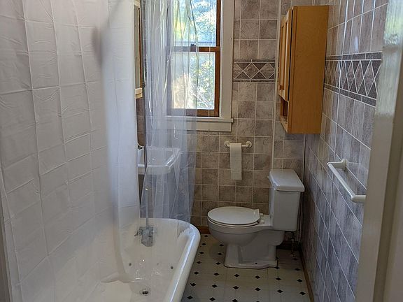 3rd image of 320 Eddy St #3