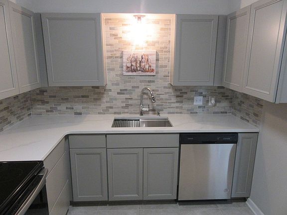 5th image of 4131 Leslie Ln