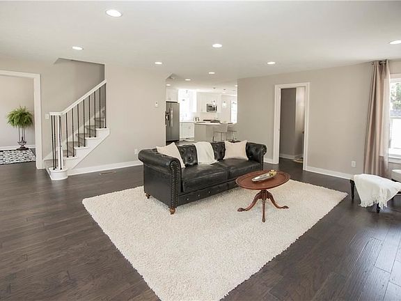 5th image of 21140 Beachwood Dr
