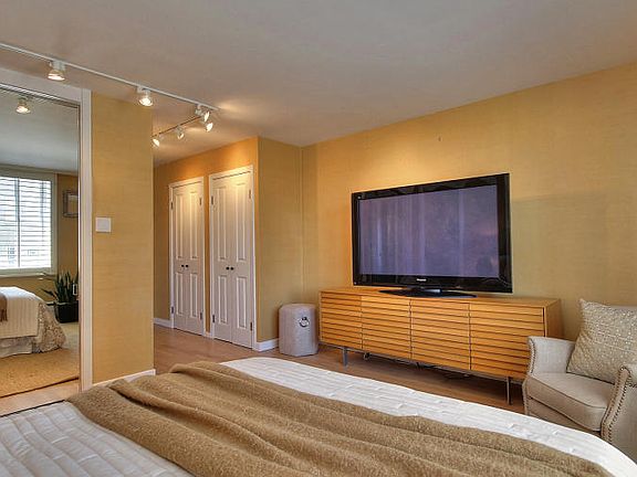4th image of 2200 Pacific Ave APT 6D
