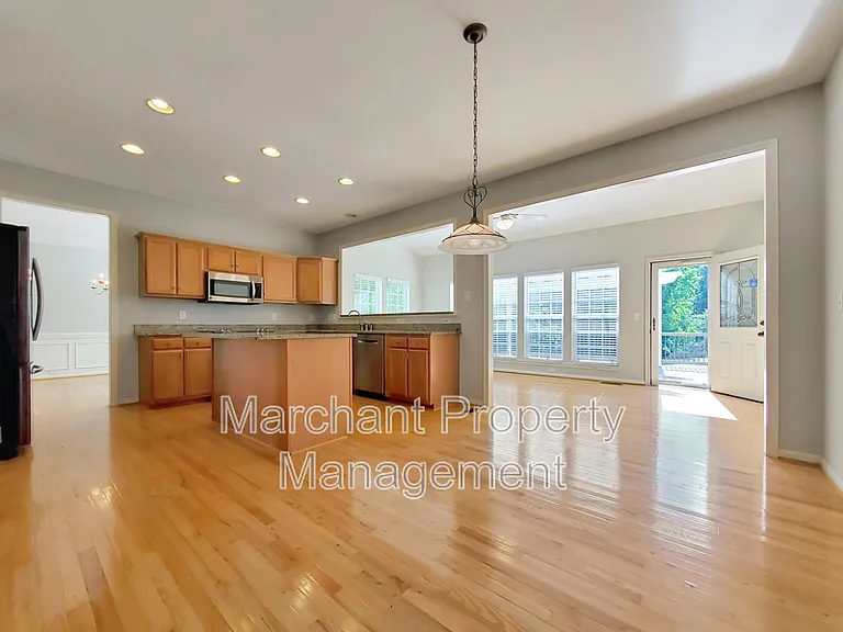 15 Silverthorn Ct — Photo 12